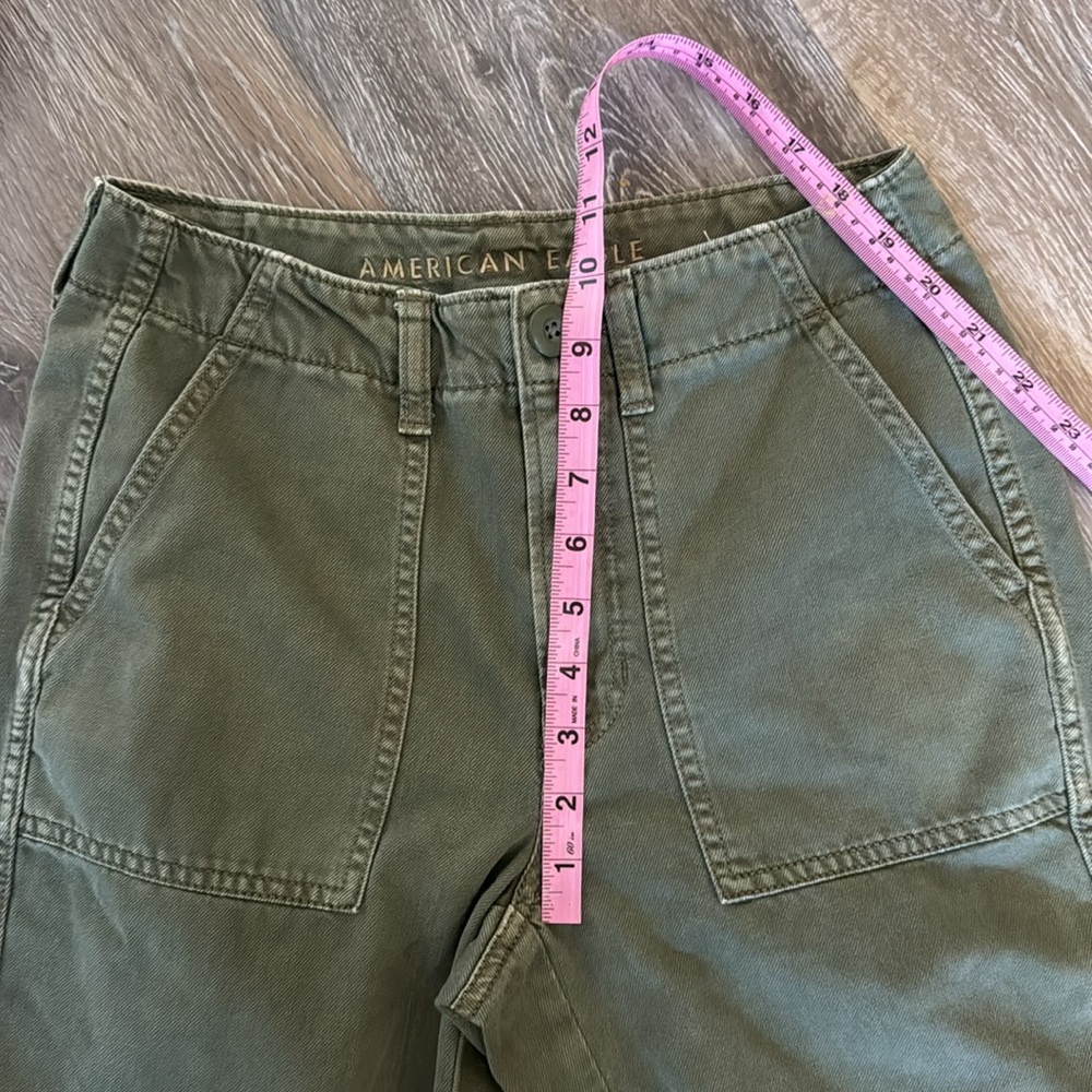 American Eagle green distressed high waist cargo pants cotton women’s short 2S - Picture 8 of 8